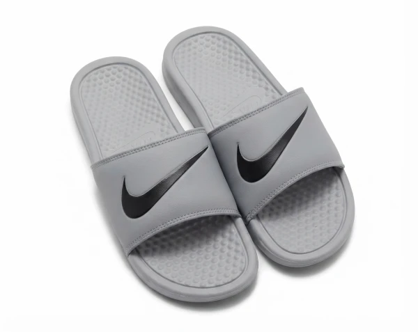 Chancletas Nike Grises con Bastón Negro/#40 al 44's foto | 21 Boutique |  BizneCubano