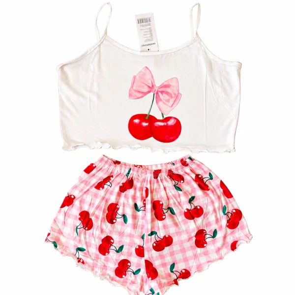 Pijama de dos piezas Cerezas's foto | 21 Boutique |  BizneCubano
