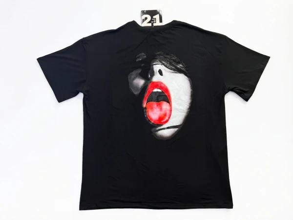 Pullover Negro con Labios's foto | 21 Boutique |  BizneCubano