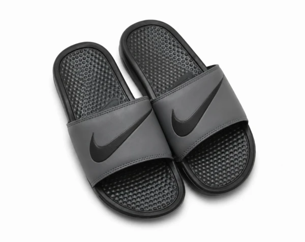Chancletas Nike Negra con Gris/#40,44 y 45's foto | 21 Boutique |  BizneCubano