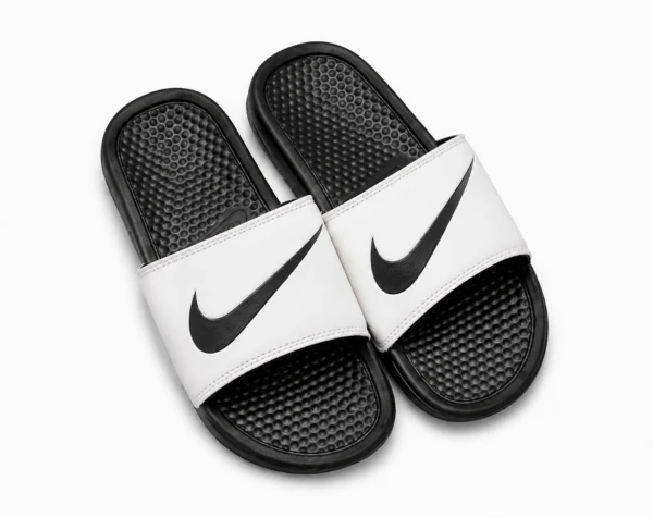 Chancletas Nike Negras con Blanco/#36,39,40 y 43's foto | 21 Boutique |  BizneCubano
